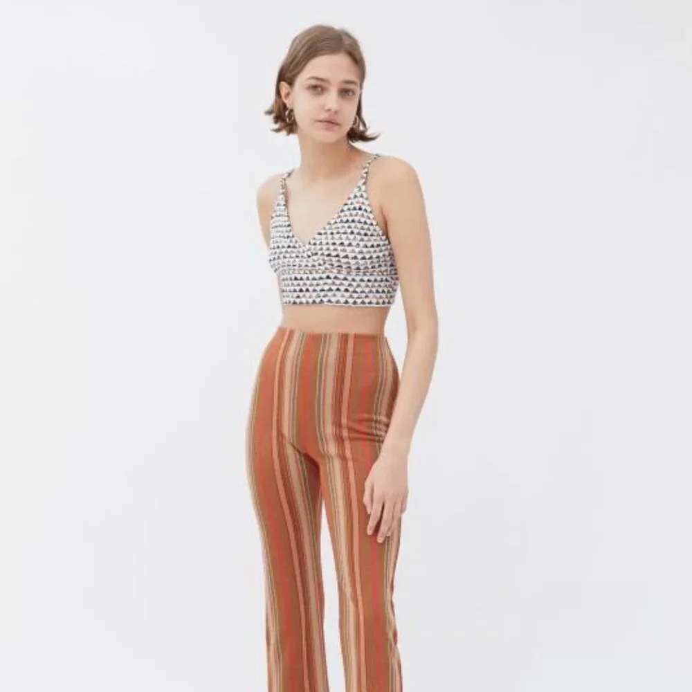 UO Louisa Jacquard Smocked Cropped Top - Picture 4 of 6